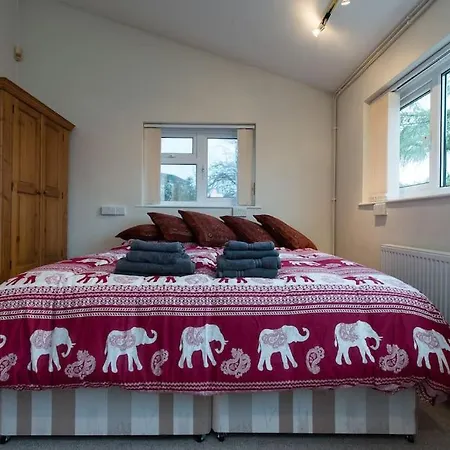Self-catering Studio+kitchen+parking * Bristol