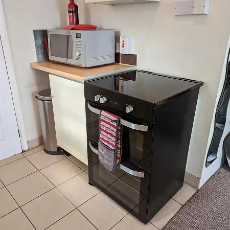 Self-catering Studio+kitchen+parking Daire Bristol