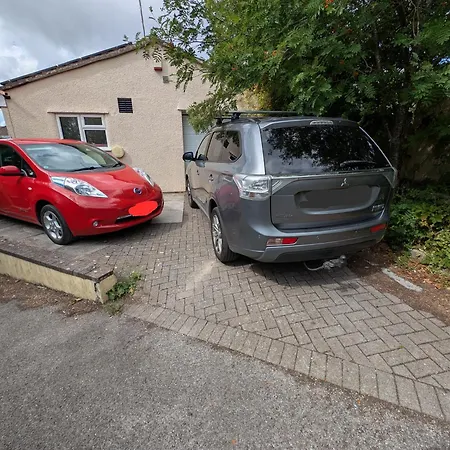 Self-catering Studio+kitchen+parking Bristol