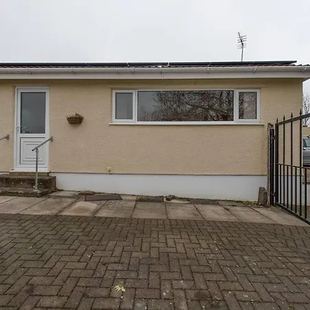 Self-catering Studio+kitchen+parking Bristol